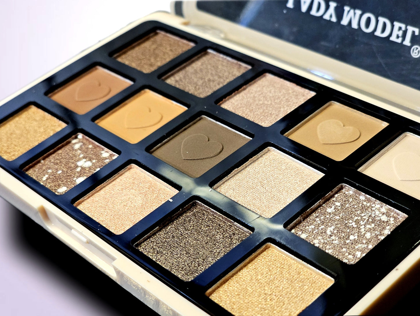 LADY MODEL - GLAM EYESHADOW PALETTE